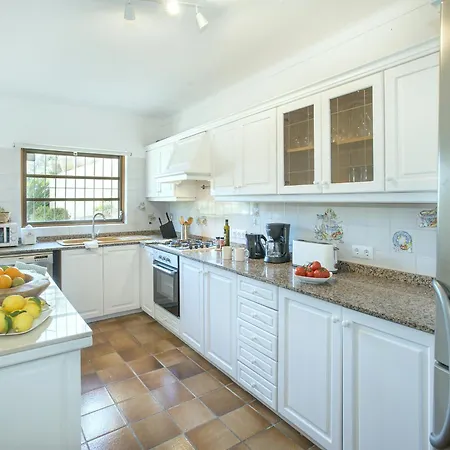 Owl Riba - Exclusive Holidays *